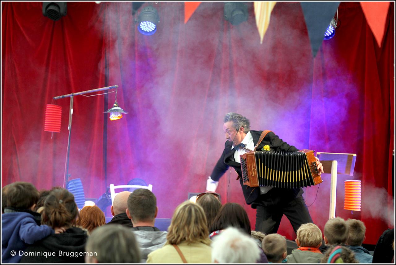 Clown accordéoniste