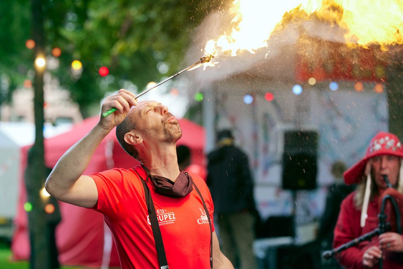 Jérôme, cracheur de feu, et La Marotte