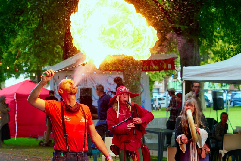 Jérôme, cracheur de feu, et La Marotte