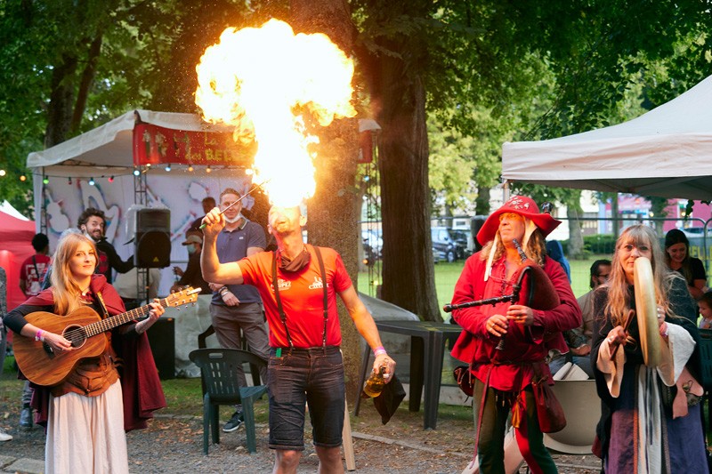 Jérôme, cracheur de feu, et La Marotte